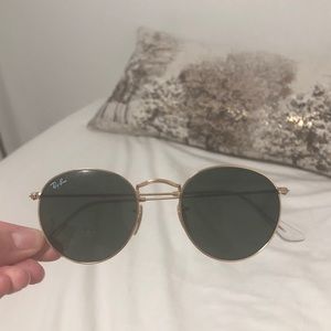 Women’s Round Metal Ray-Bans